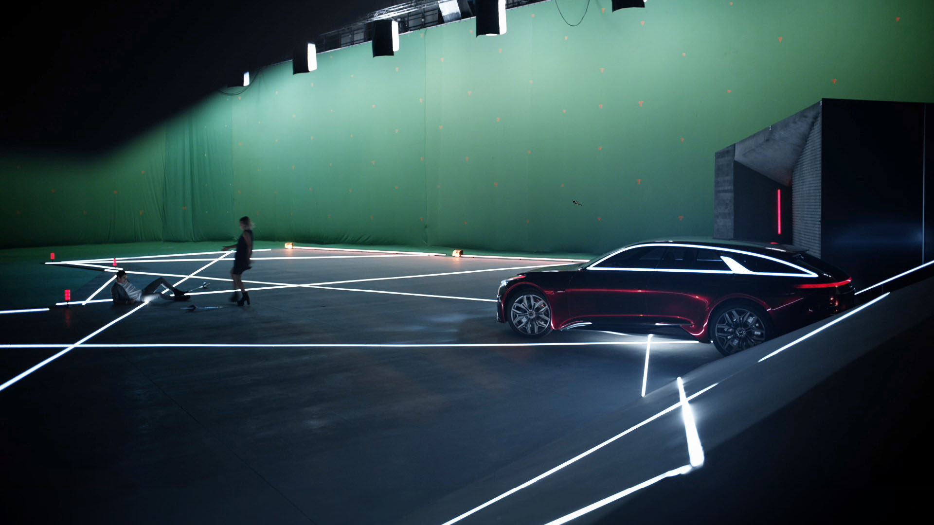 SHOT 05 - ACTOR ON ROOFTOP SET